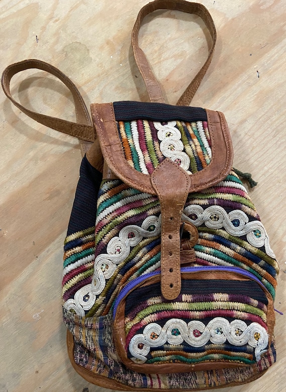 Hippie Aztec Peruvian‎ VINTAGE Backpack -Excellent condition adjustable straps Mr. Pinzon Artesanias Aztec Boho Hippie Multi Color  main image 2