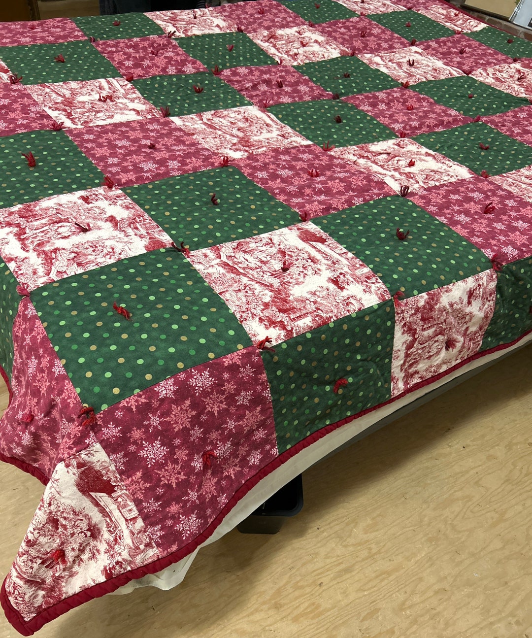 Christmas Victorian Quilt With 10 Quilt Blocks /some With Santa Claus