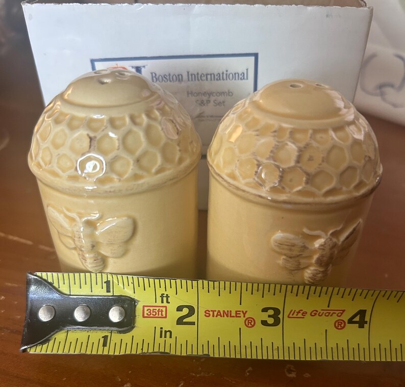 Boston International Honeycomb Salt and Pepper Shaker - Thumbnail 3