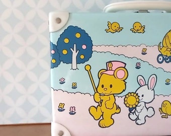 Vintage kinderkoffer van karton en plastic uit de jaren 80 en 90