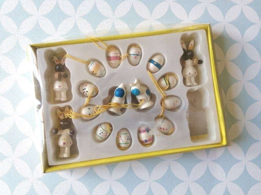 80S/90S Vintage Easter Set Of 17 White Wooden Figurines Decoration Ornament Décoration Pâques en Boi
