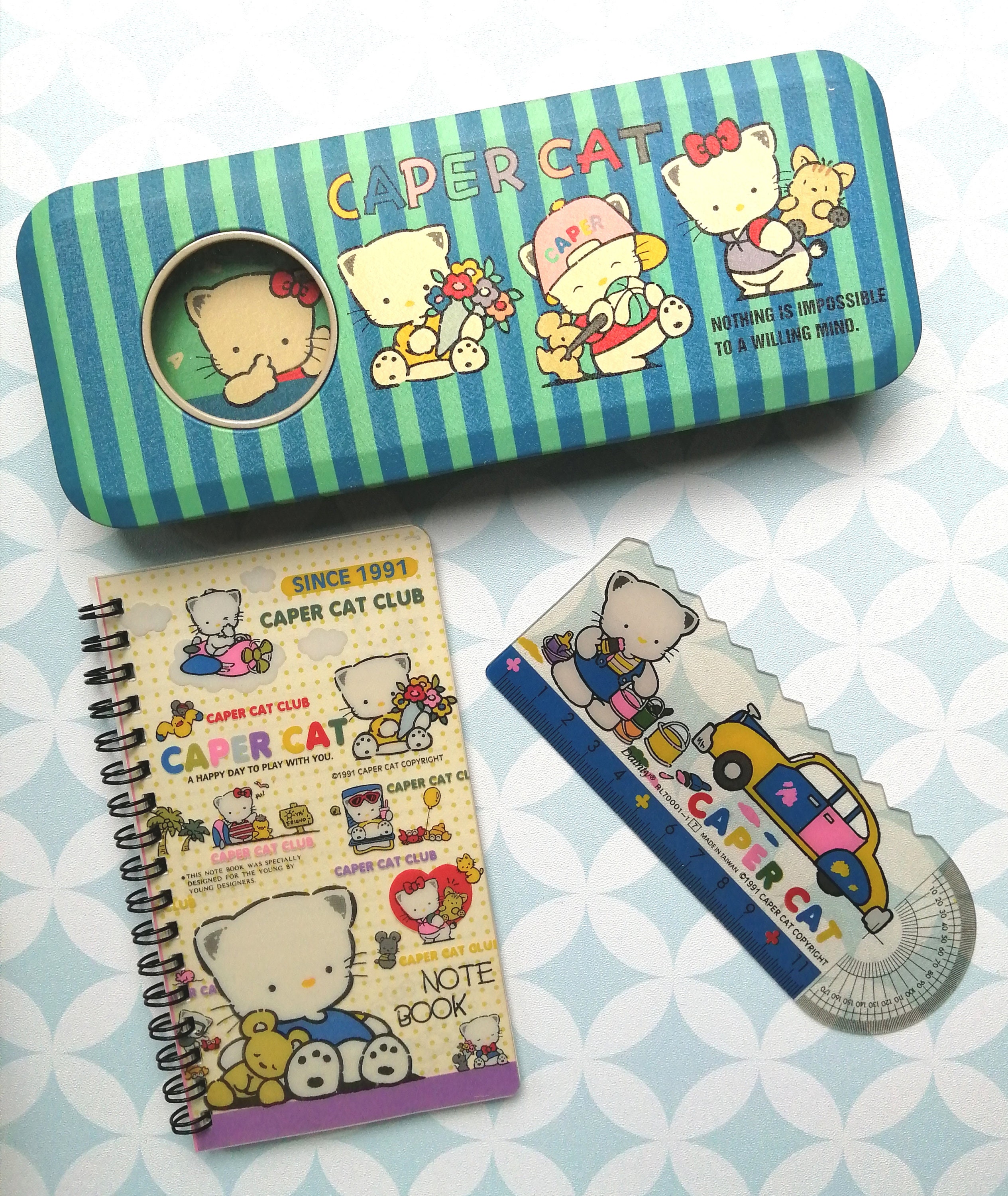 90S Vintage Caper Cat Metal Tin Pencil Case