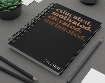 Gebildet Motiviert Elevated Melanierte Personalisierte Spiral-Hardcover-Zeitschrift Matt - Afroamerikaner - Geschenk für sie - Geschenke für schwarzen Lehrer