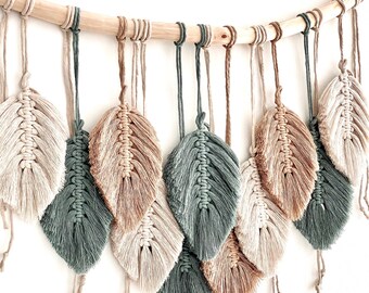 Decorazione da parete in macramè a forma di piuma, piccola decorazione da parete in macramè, decorazione da parete in macramè a forma di foglia, decorazione da parete per cameretta in stile boho, decorazione da parete costiera blu beige