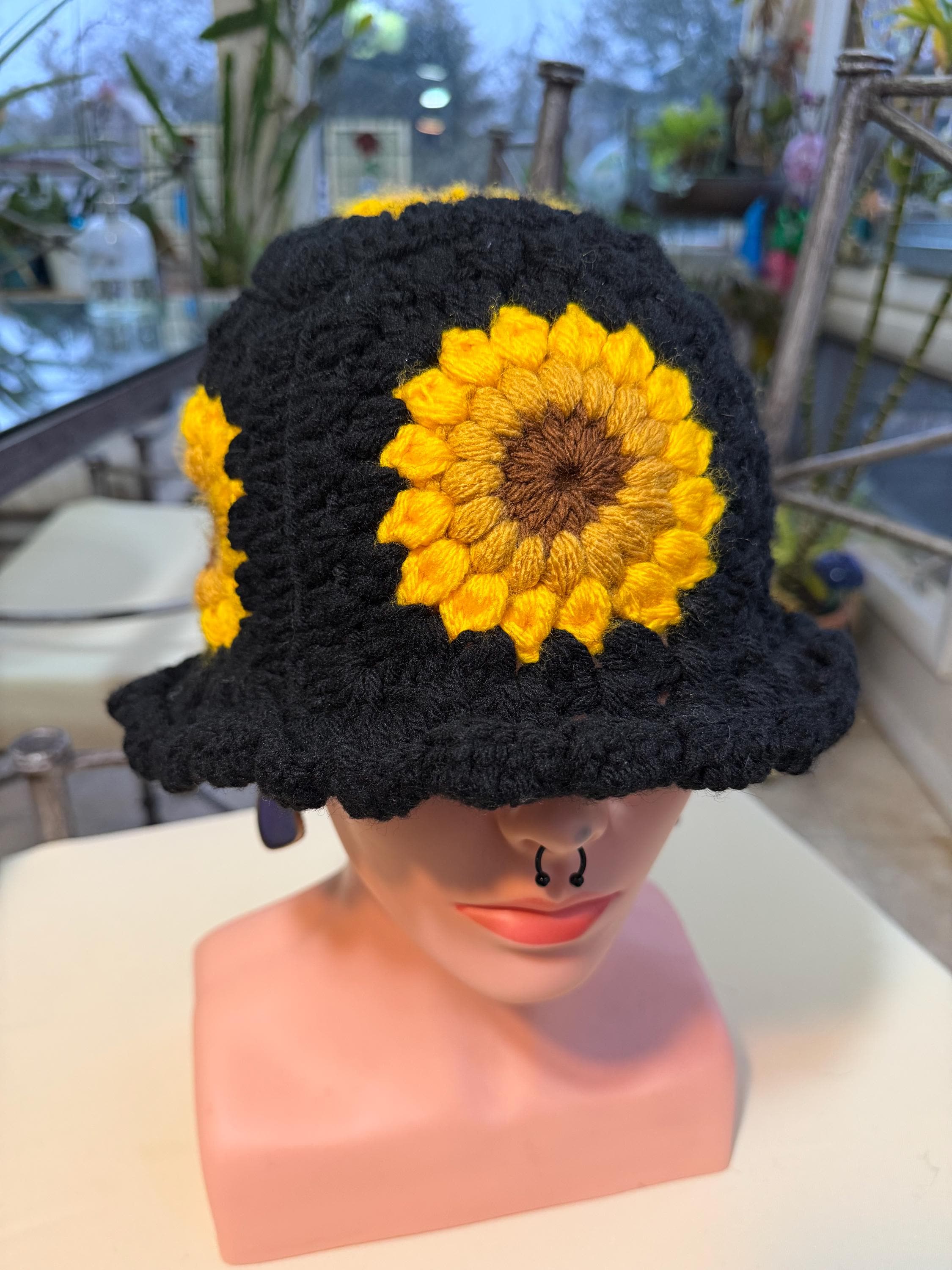 クロシェ編み フラワー バケットハット　ひまわり クロシェ編みのひまわりバケットハット - Etsy 日本