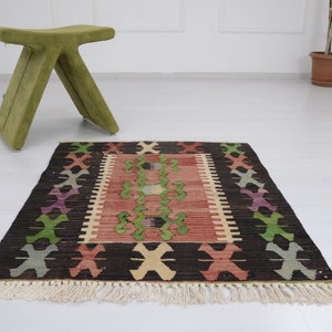 Kilim anatolijski, czarny różowy kilim, kilim vintage, kilim turecki, dywan kilim, mały kilim, dywan 3x3, dywan turecki Konya, kilim ręcznie tkany, dywan