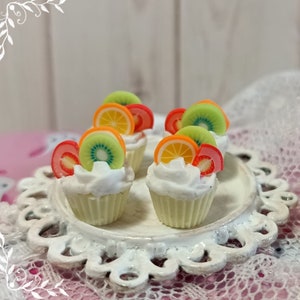 1:12 Miniature Cupcake 5 pieces with tray, miniature fruit cake, miniature bakery, miniature sweet, dollhouse cake, Shabby Chic pastry