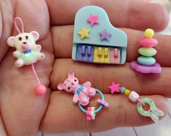1:12 Miniatur-Babyspielzeug im Vintage-Stil, Beißring, Rassel, Spielzeugklavier, Miniatur-Babyaktivitäten, Kinderzimmer-Spielzeugset, Puppenhaus-Babypuppen-Geschenk