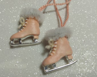 Ice skates for dollhouse, miniature pink skating boots, ice skates for girls to give as gifts, miniature dollhouse, winter doll house