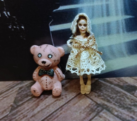 1:12 Haunted dollhouse, miniature haunted toys, scary doll, scary bear, halloween, haunted mansion, abandoned house, undead, creepy toys