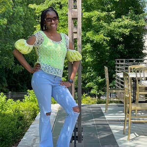 Blusa de crochet con mangas abullonadas y diseño caleidoscopio, descarga instantánea
