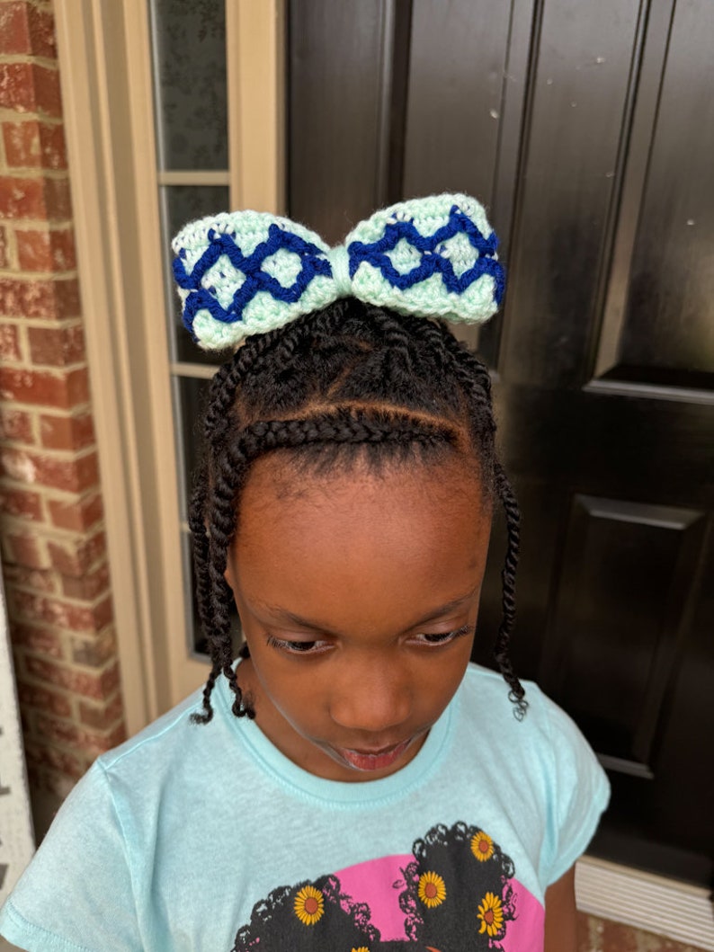 Diamonds Crochet Hair Bow Pattern, Intermediate Worsted Yarn Accessory - Pattern PDF