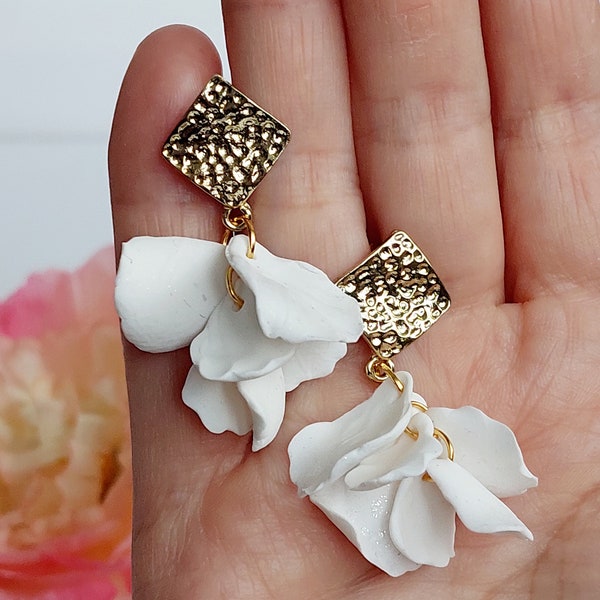 White Flower Petal Earrings, Wedding Flower Earrings, Bridesmaid Earrings