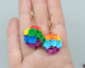 Boucles d'oreilles boule de fleurs, couleurs de l'arc-en-ciel, boucles d'oreilles bouquet de fleurs en argile, cadeau fait main