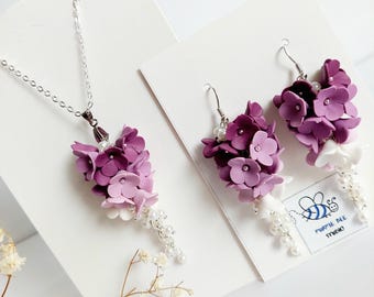 Parure de bijoux lilas faits main en pâte polymère, collier floral et boucles d'oreilles