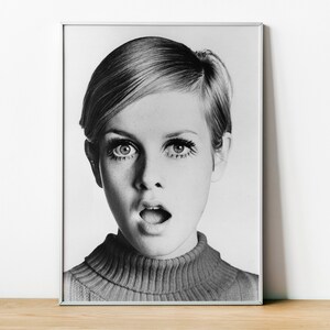 Twiggy Print, Twiggy Vintage Photography, Twiggy Art, Twiggy Poster, British Icon, Wall Art Home Decor, Black & White Framed Twiggy Print image 3