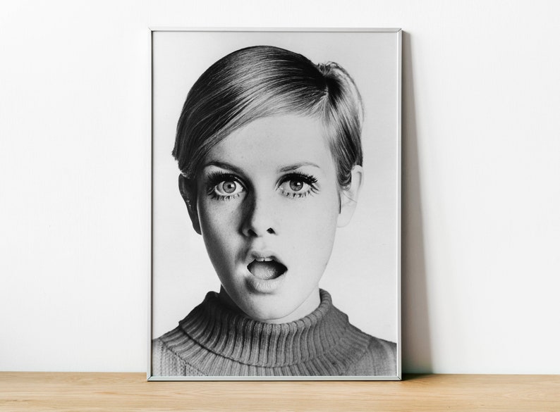 Twiggy Print, Twiggy Vintage Photography, Twiggy Art, Twiggy Poster, British Icon, Wall Art Home Decor, Black & White Framed Twiggy Print image 3