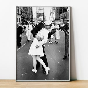 V-J Day Kiss Poster, V-J Day Kiss Photo Vintage Photography, V-J Day  Kiss Poster, Wall Art Home Decor ,Times Square, Framed Poster