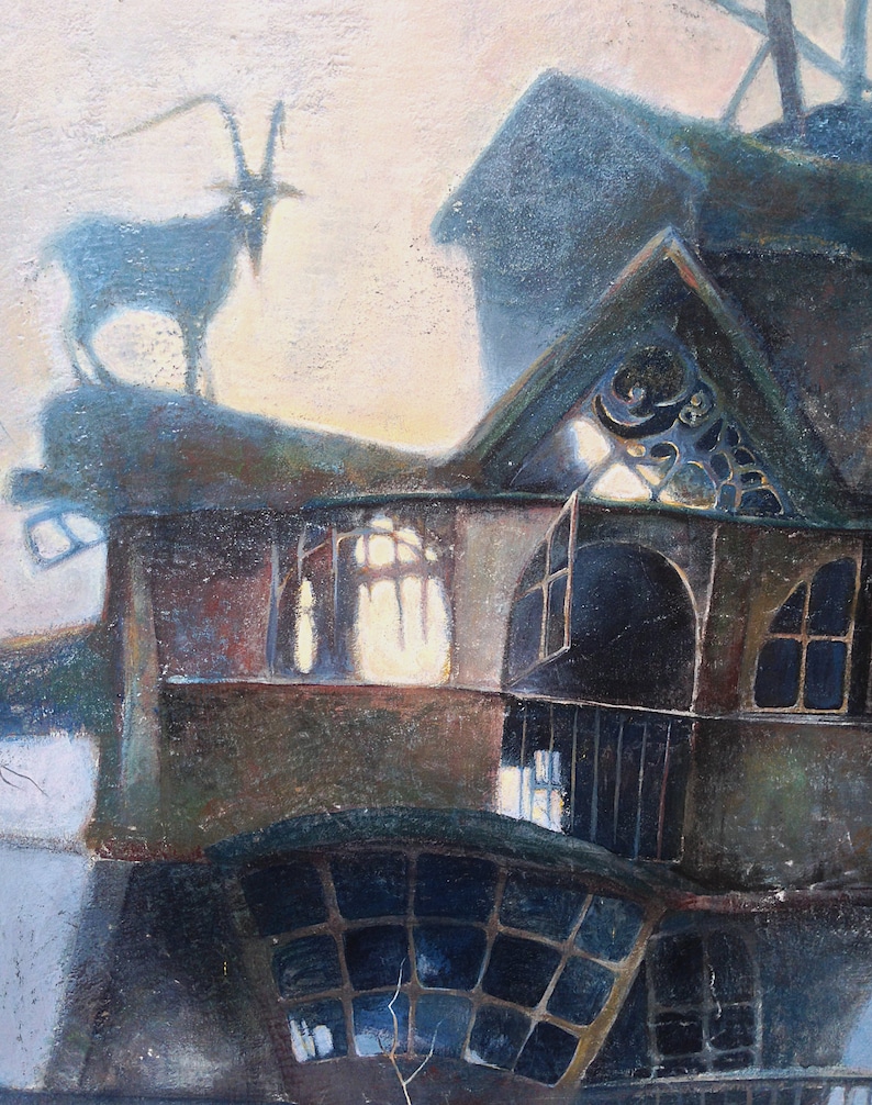 Puede incluir: Una pintura de una casa con una ventana grande y una cabra en el techo. La casa est&aacute; pintada en tonos de marr&oacute;n y gris, y la cabra es negra. El fondo es azul claro.