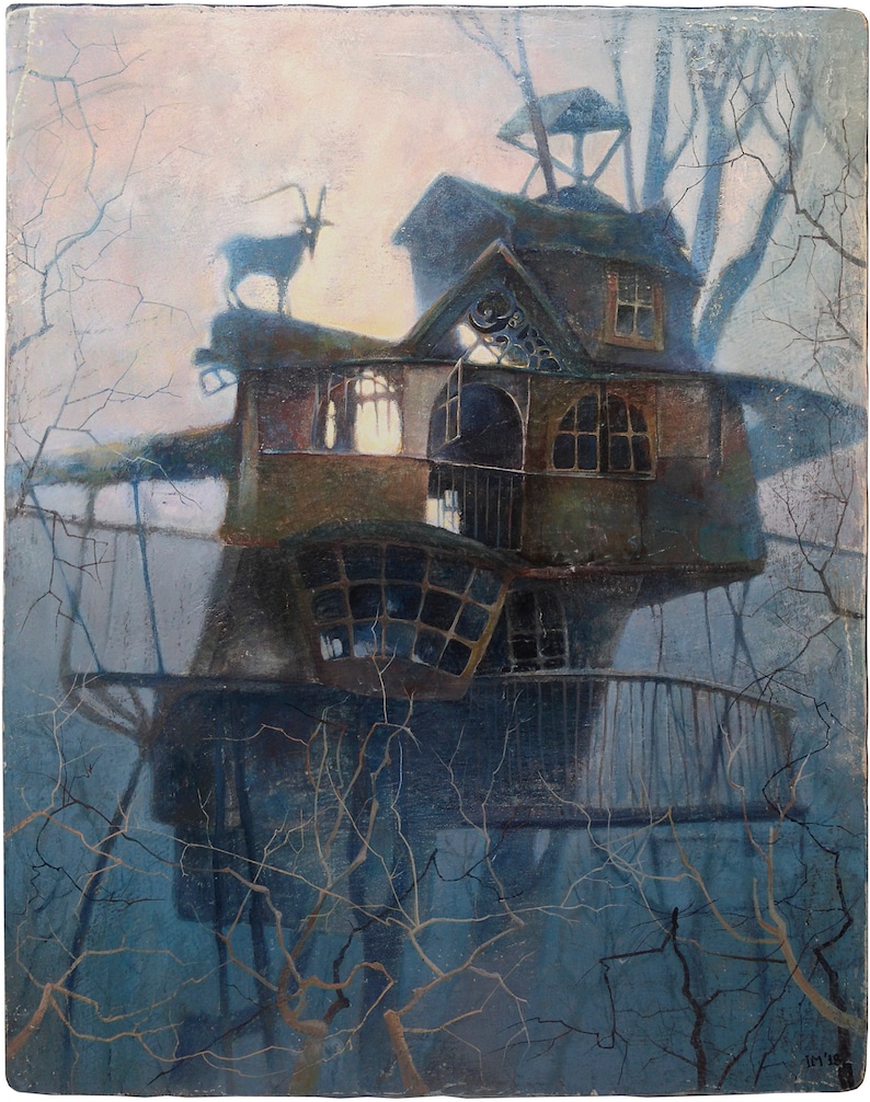 Puede incluir: Una pintura de una casa en un &aacute;rbol con una cabra en el techo. La casa en el &aacute;rbol est&aacute; hecha de madera y tiene un porche. La casa en el &aacute;rbol est&aacute; rodeada de &aacute;rboles y ramas. La pintura est&aacute; hecha en un estilo oscuro y melanc&oacute;lico.