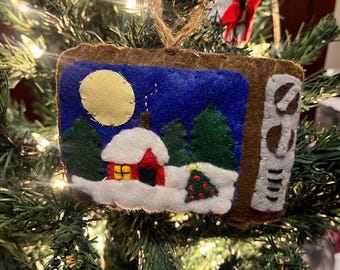 Handmade Felt TV Ornament: Retro Christmas Cabin Scene