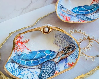 Decoupage Sea Turtle - Oyster Shell Ring Dish - Geoduck Shell Trinket Tray - Coastal Home Decor- Jewelry Display- Ocean Gifts - Housewarming