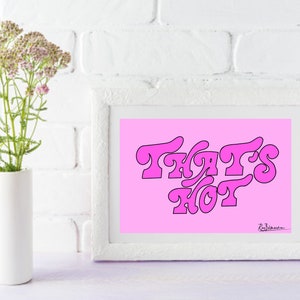 ¡Qué onda!, el icónico eslogan de Paris Hilton y Nicole Richie. ¡Qué onda!, adorable, colorido, con tipografía rosa y amapola, ¡La vida sencilla!, estampado Y2K.