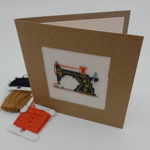 Carte de vœux brodée à la main "Machine à coudre rétro" /Carte de vœux faite à la main /Carte joyeux anniversaire  /Carte luxe /Carte unique