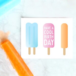 Avoir une carte de vœux d’anniversaire cool