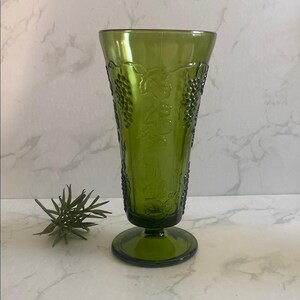 Vintage Indiana Glass Green Grape Vine Embossed Pedestal Glass Vase Home Decor