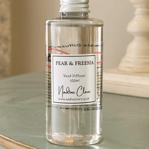 Pear & Freesia Diffuser Refill / With or Without Reeds