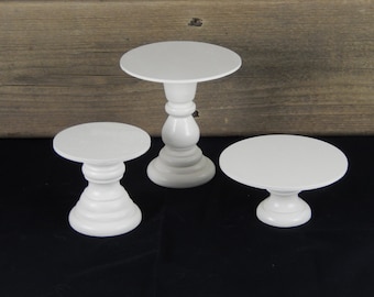 CREAM/IVORY- Pedestals/Risers for displays, risers for small items, base stands