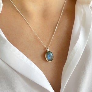 Labradorite Necklace, Sterling Silver, Labradorite Oval Pendant Necklace, Healing Labradorite Gem Stone, Labradorite Gift Necklace