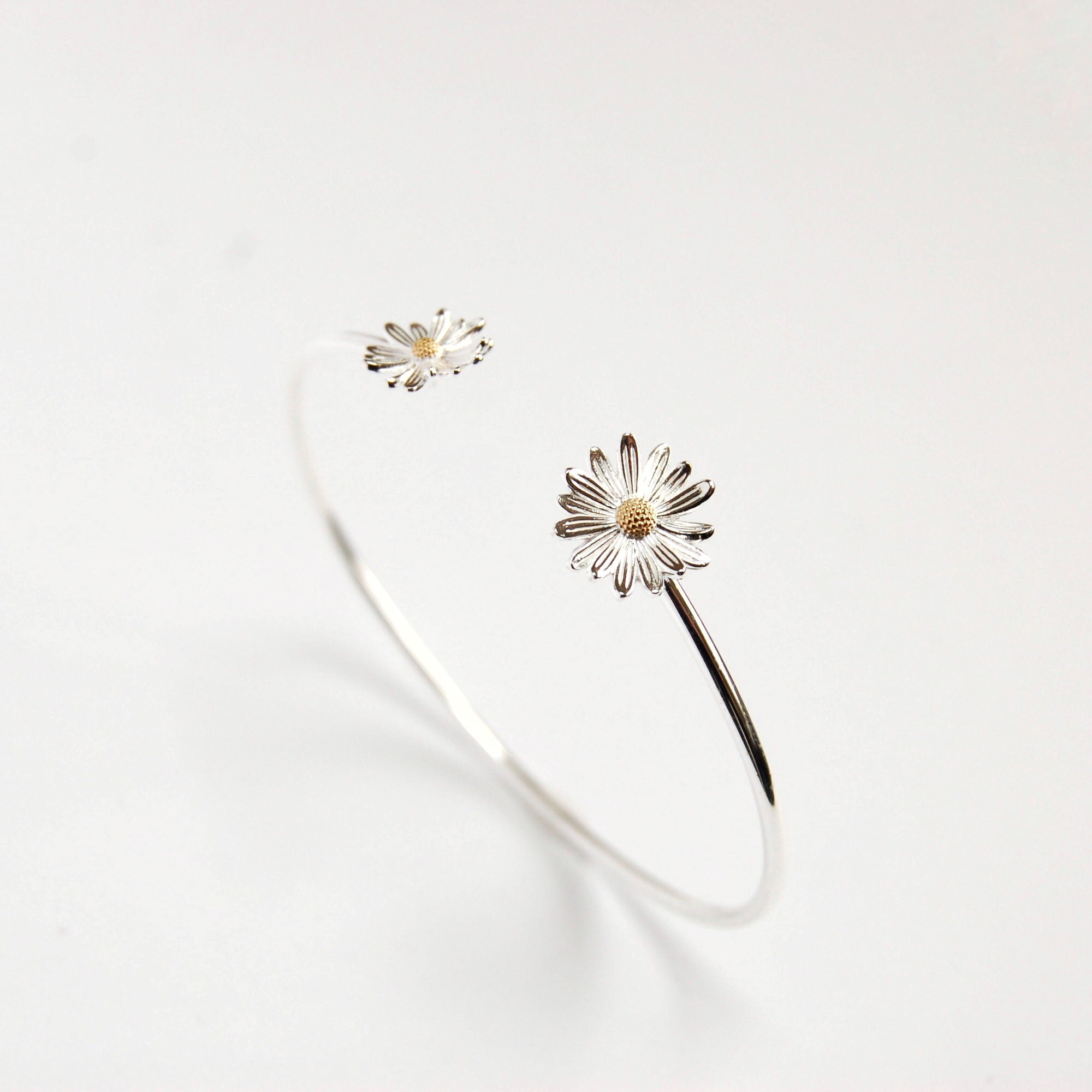 ◆STONEHENgE◆ silver daisy bracelet K1662 il_fullxfull.3150652118_50vz.jpg