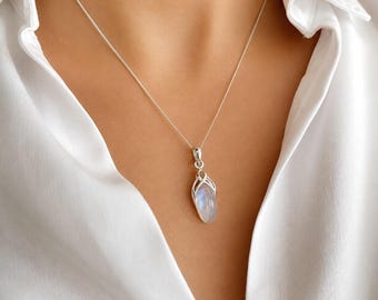 Keltische maansteenketting: sterlingzilveren hanger, juni-geboortesteen