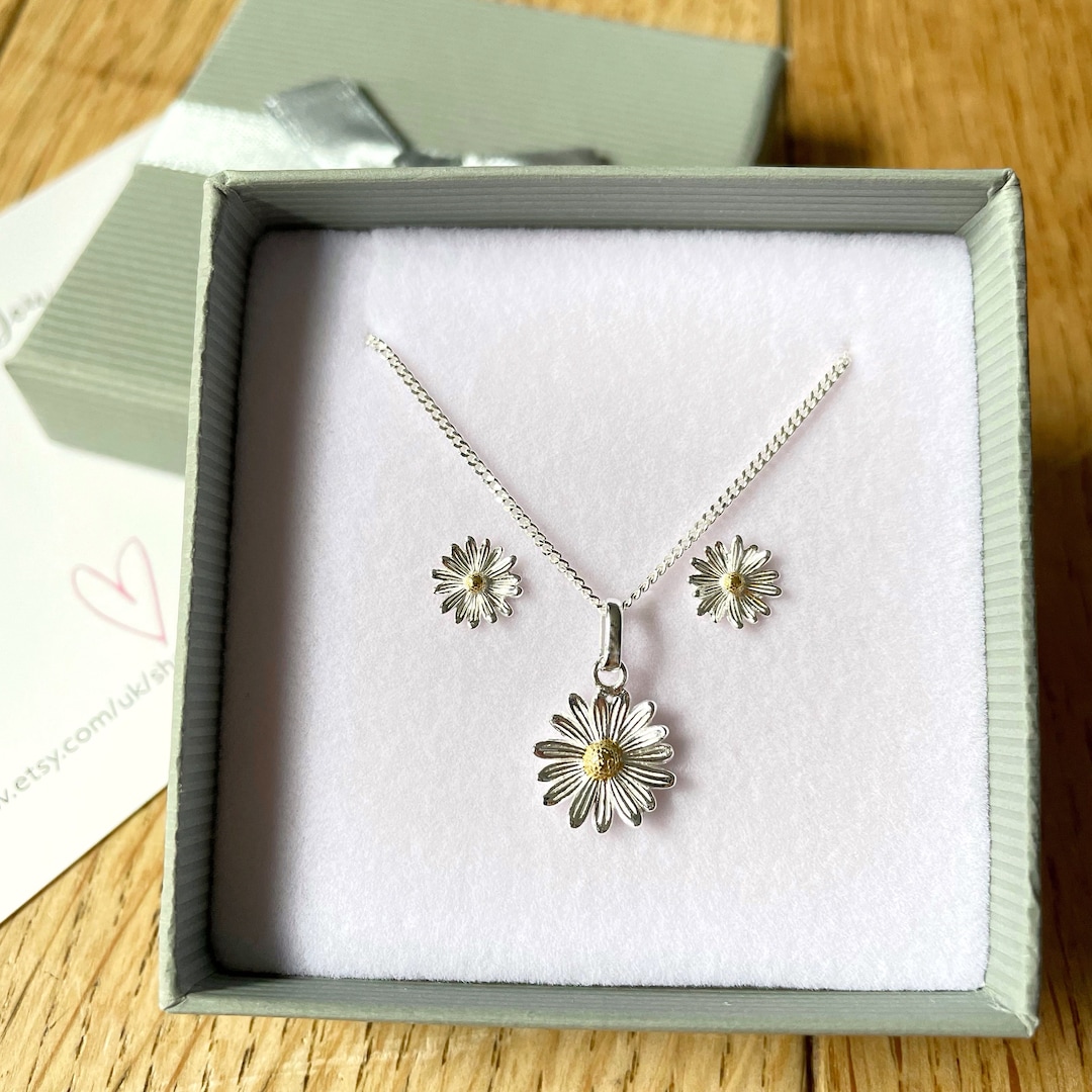 【twentyoneaugust】CHECKBOARD DAISY NECKLACE TWENTYONEAUGUST] Seasonless CHECKBOARD DAISY NECKLACE