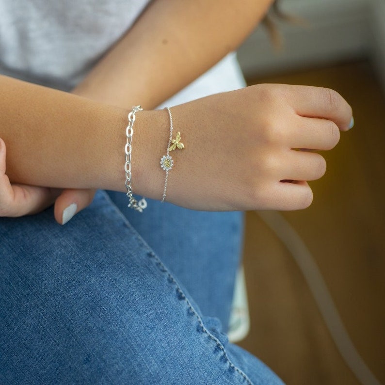 Daisy Bracelet, Gold Bee Bracelet, 925 Sterling Silver Bracelet, April Birth flower, Insect Bracelet image 4