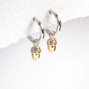 Orecchini a cerchio in argento sterling con margherite