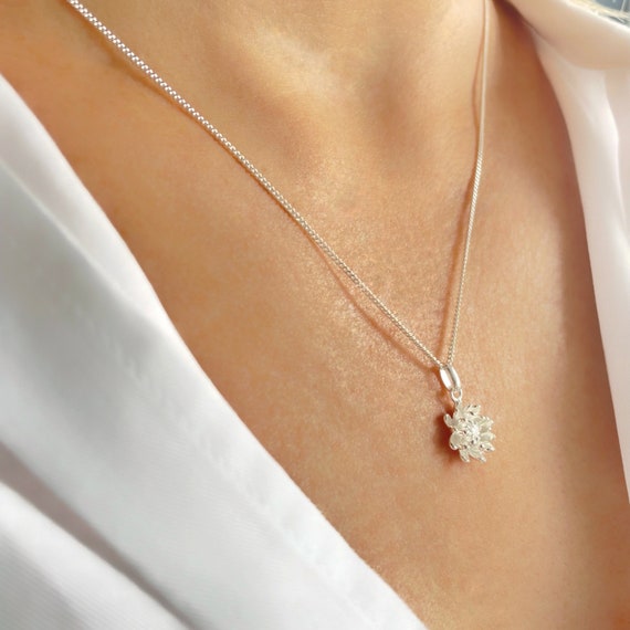 Chrysanthemum necklace best sale