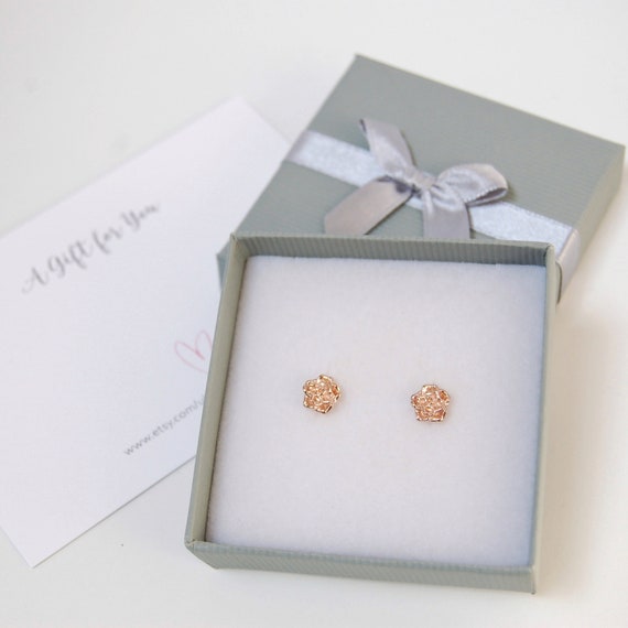 Orecchini a bottone rosa: argento sterling 925 con placcatura in oro rosa, fiore di nascita di giugno - Italia