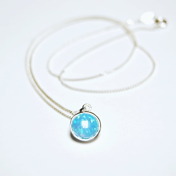 Collana a goccia con opale blu: ciondolo in argento sterling, pietra portafortuna del mese di ottobre - Italia