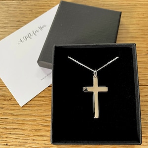 Sterling Silver Cross Pendant Necklace: Polished Finish