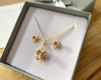 Gouden narcissensieradenset: sterlingzilveren ketting en oorbellen, bloem maart geboorte
