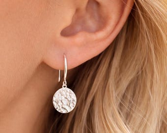 Pendientes de disco de plata de ley martillada: Colgante circular minimalista de 12 mm
