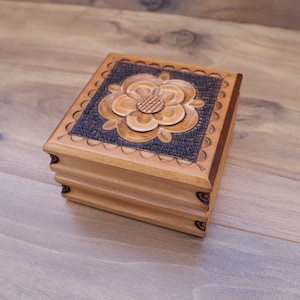 Handmade flower keepsake box/jewelry box/jewelry organizer/gift for her