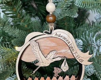Personalized Wood baby stork Holiday tree ornament, custom gift for new parents, new baby Christmas ornament, new parent new grandparent
