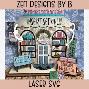 以下が含まれることがあります： レーザーカットされた木製の書店インサートセット。「ZEN DESIGNS BY B」と「MIDNIGHT POTION BOOKSTORE」の文字がデザインされています。「so many books so little time」の文字が入ったベンチ、お買い得品入れ、装飾要素が含まれています。