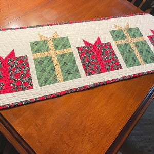 Christmas Table Runner 48x16&quot;, Reversible Quilted Table Runner, Table Decoration, Holiday Décor, Gift for Mom