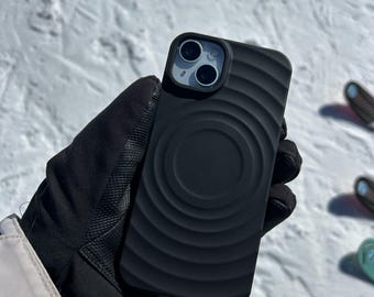 MagSafe iPhone 15 & 16 Case thin ripple design firm flexible silicone BRAND NEW