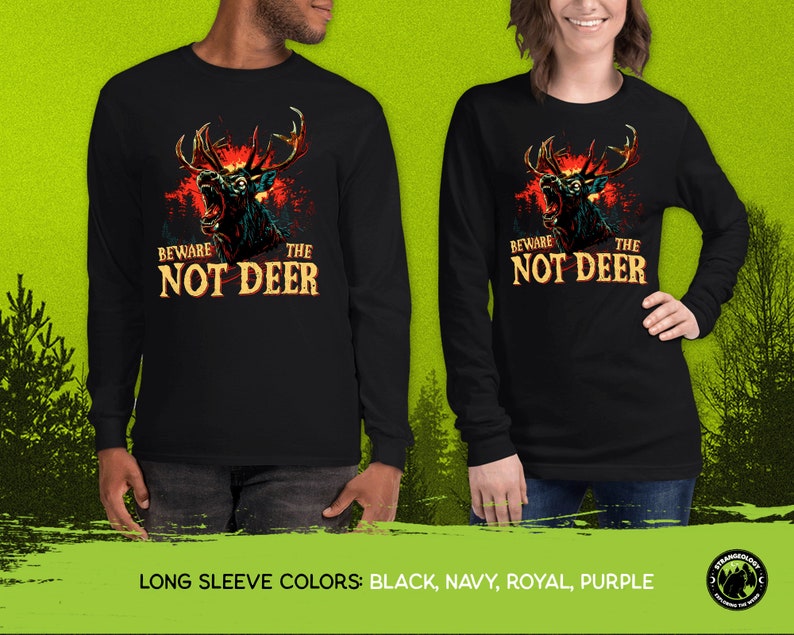 Pu&ograve; includere: Maglietta a maniche lunghe nera con una grafica di un cervo con occhi rossi luminosi e il testo "Beware the Not Deer".